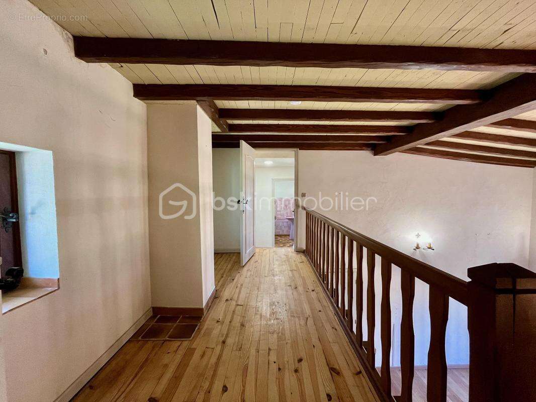Maison de 130m2  - 25m2 de Garage - Jardin arboré, barbecue en dur et dépendance - photo 6