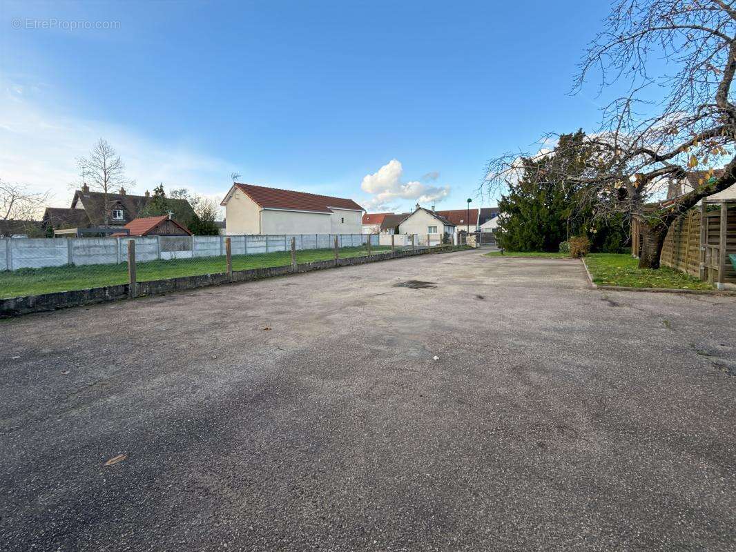 Maison à SAINT-JEAN-DE-BRAYE