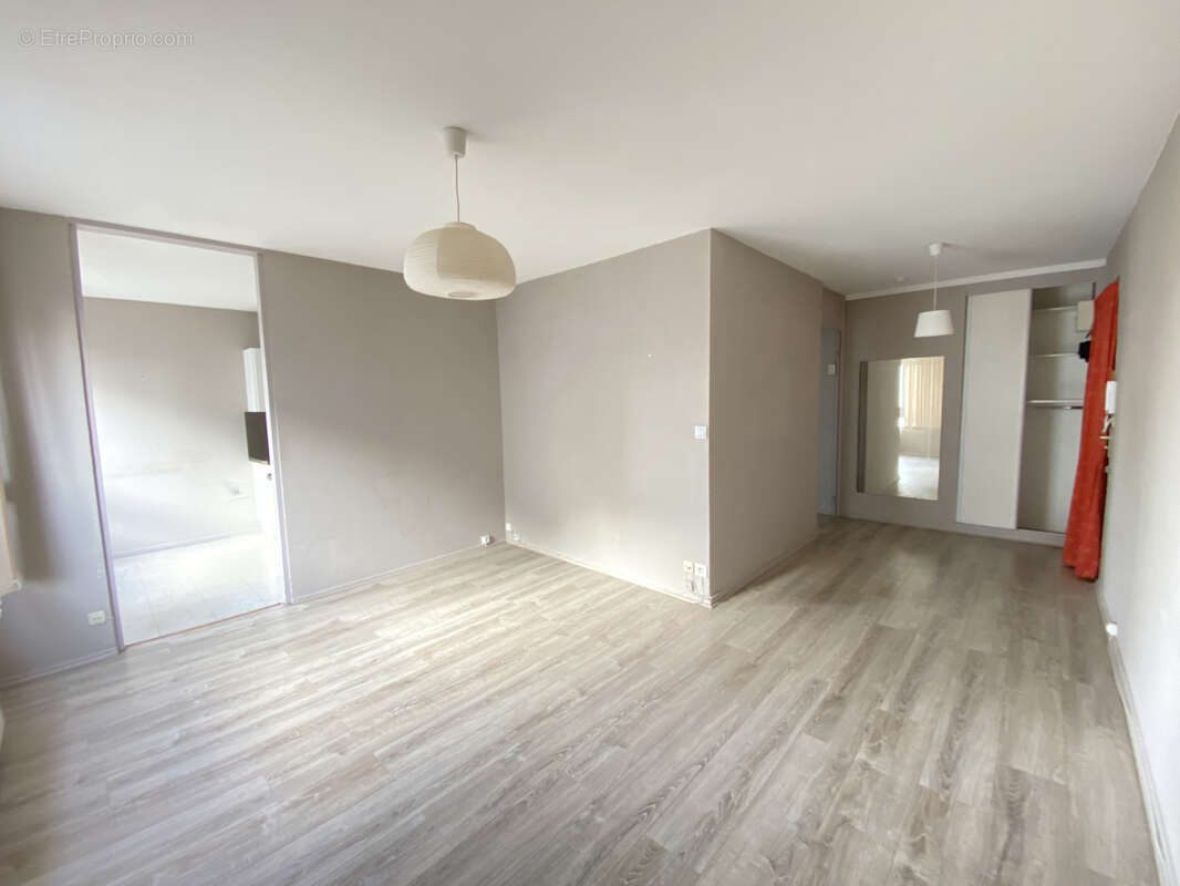 Appartement à PIERRE-BENITE