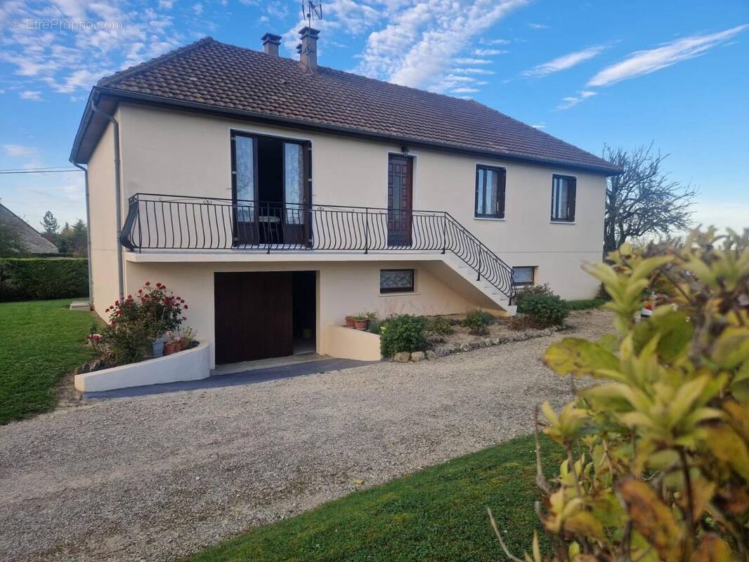 Photo 1 - Maison à BELLENAVES