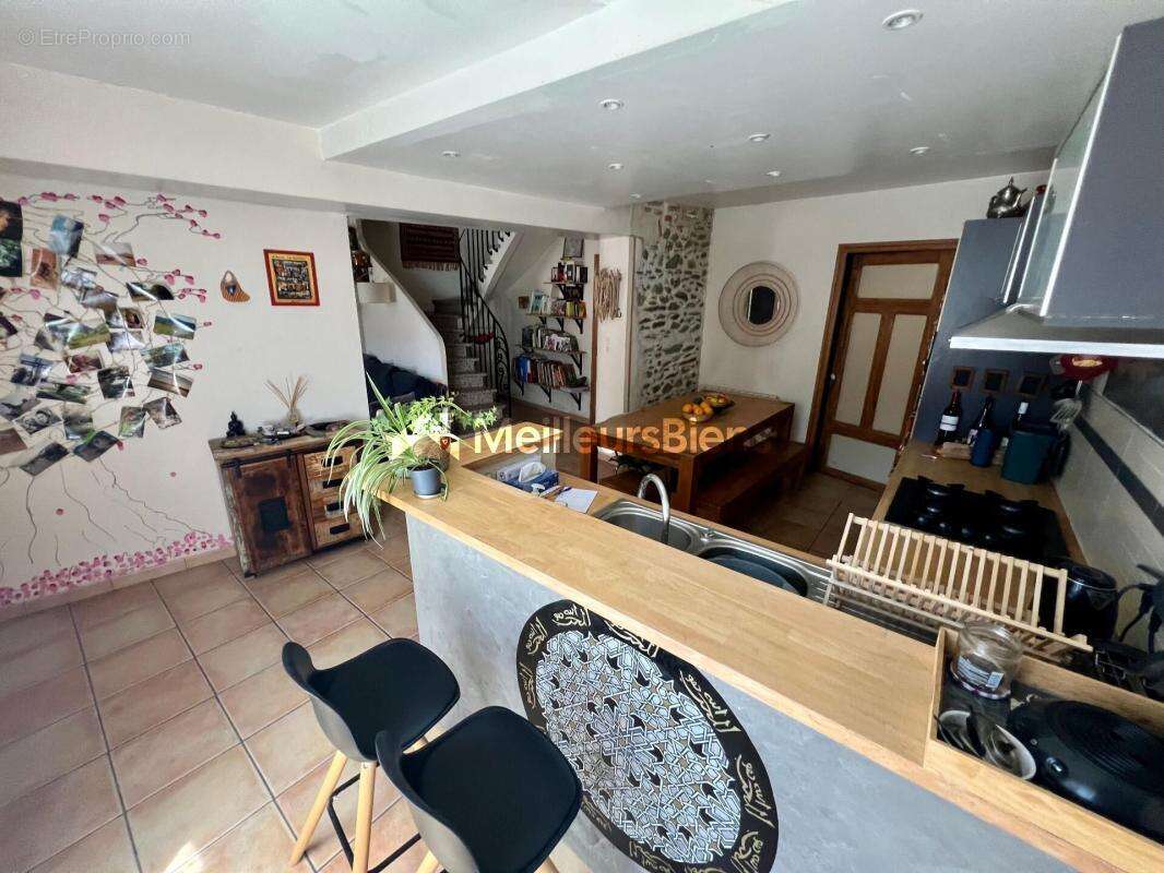 Maison de village de type T4/T5 155 m2, avec petite cour extérieure - photo 3