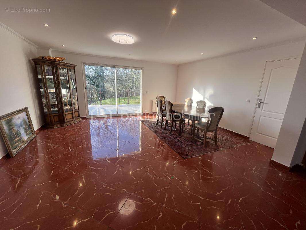 Maison à CRECY-LA-CHAPELLE