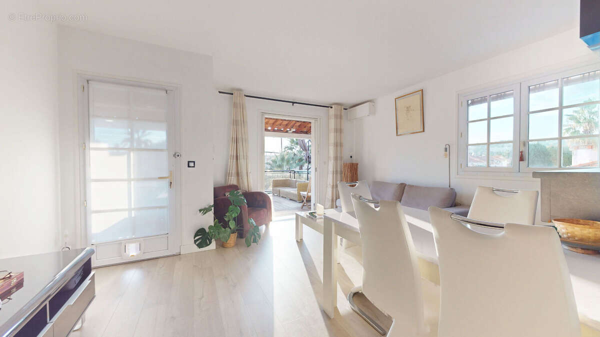Appartement à VILLENEUVE-LOUBET
