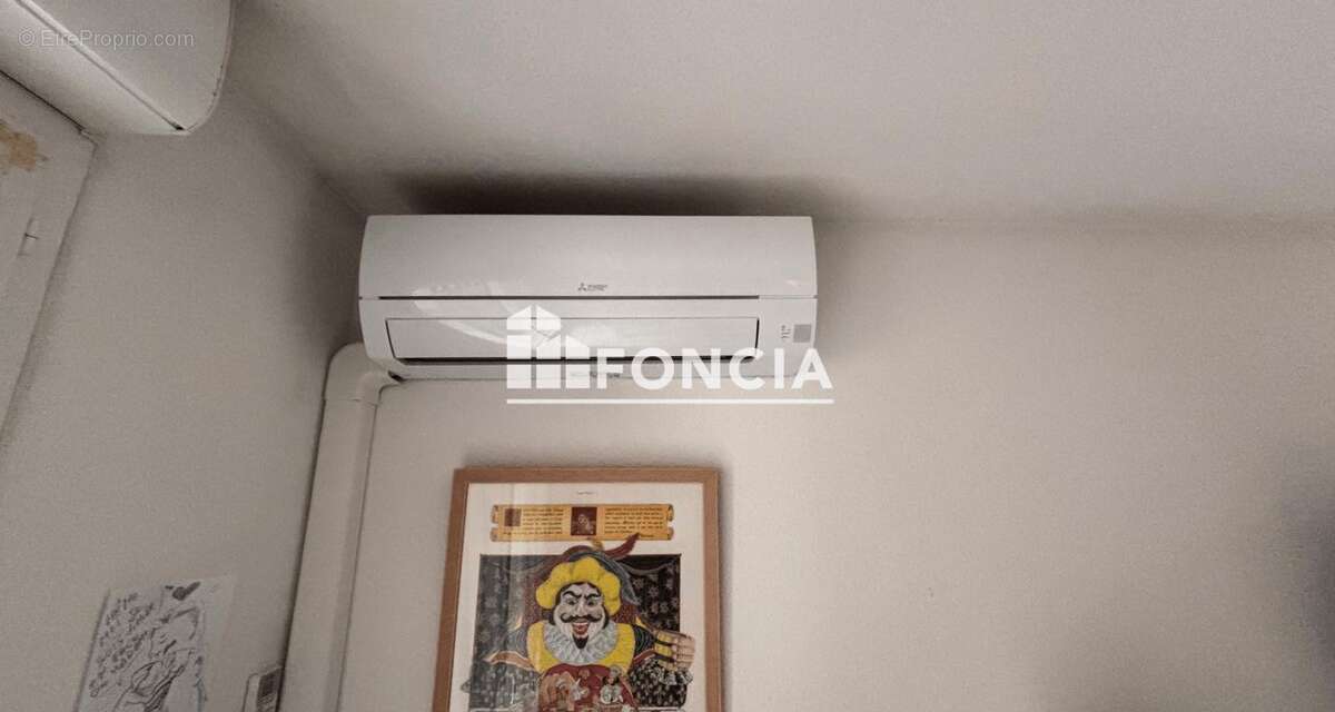 À vendre T3 en rez-de-chaussée à Limoux, résidence sécurisée avec terrasse vue jardin, cuisine équipée, clim, parking. Charges 1 - photo 6