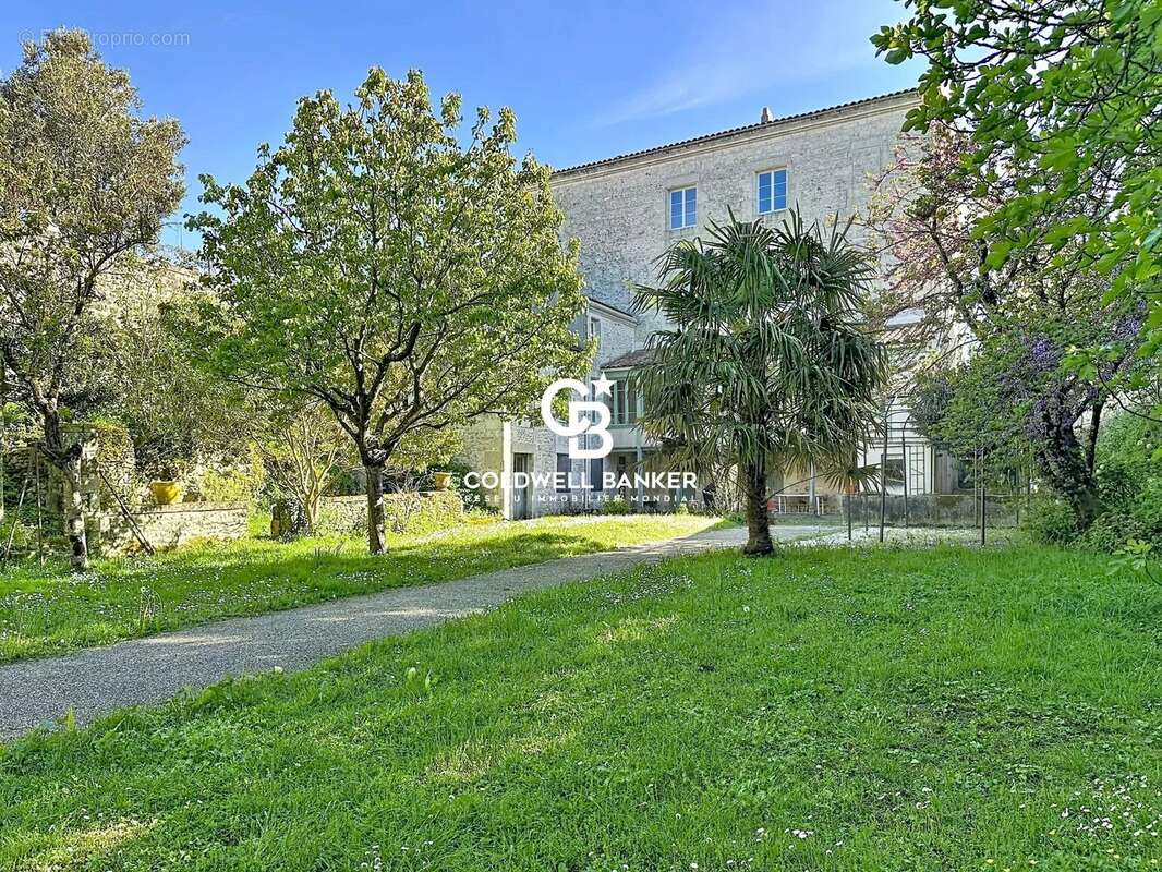 Maison à TONNAY-CHARENTE