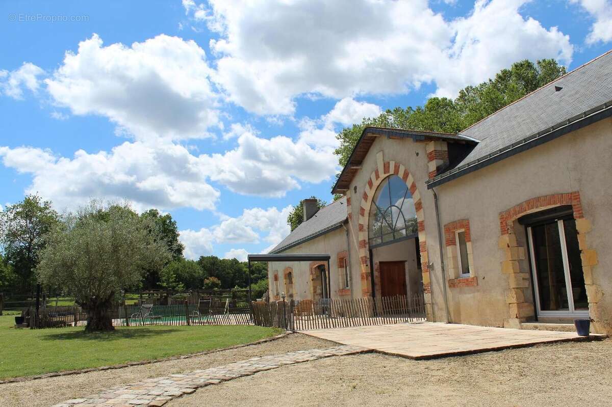   - Maison à SEICHES-SUR-LE-LOIR