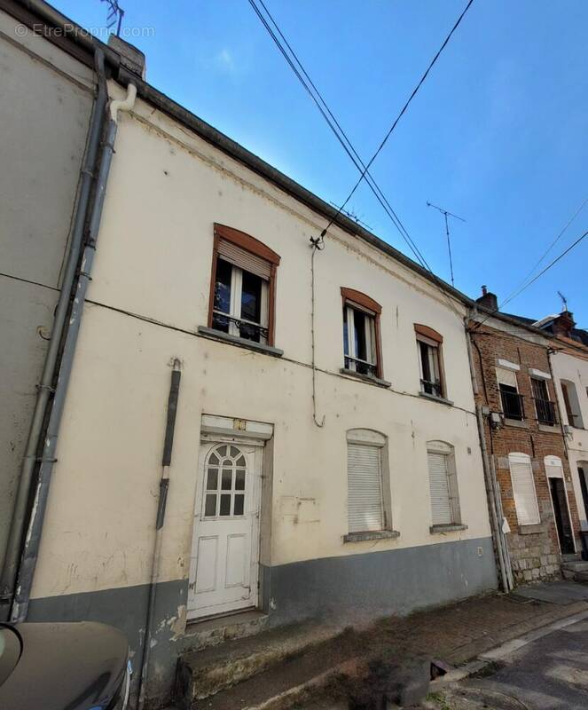 Maison à AVESNES-SUR-HELPE