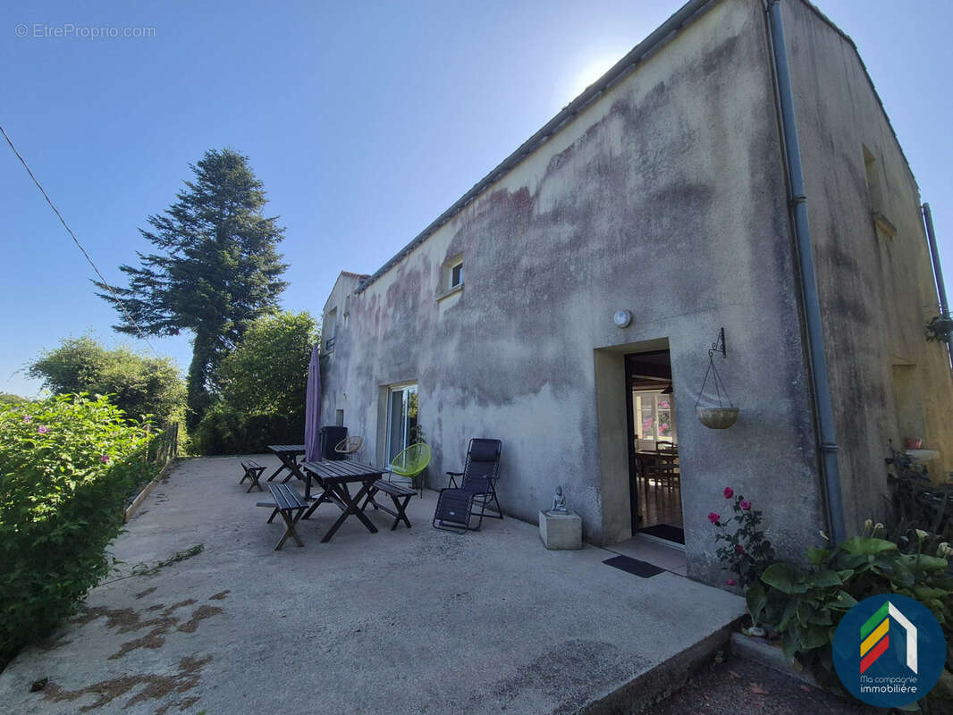 Maison à POUZAUGES