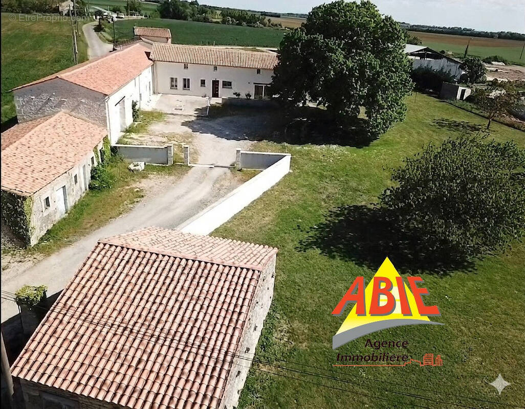 Photo 1 - Maison à BENET