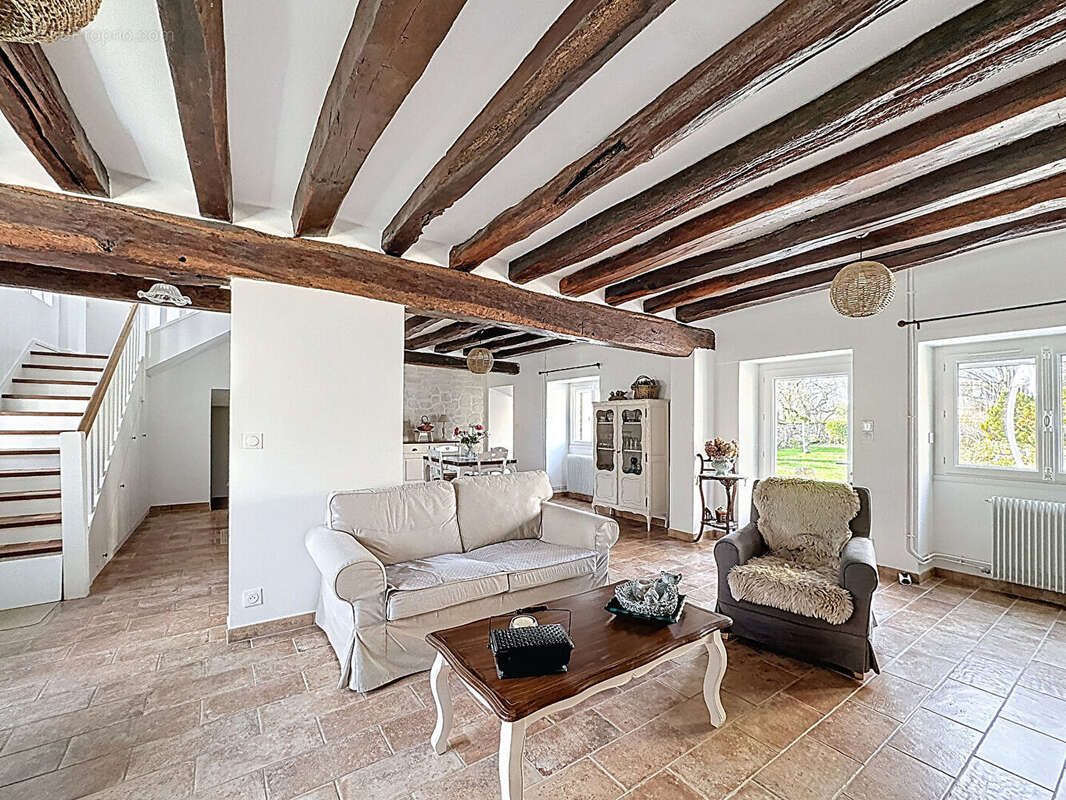 Maison à VAUX-LE-PENIL