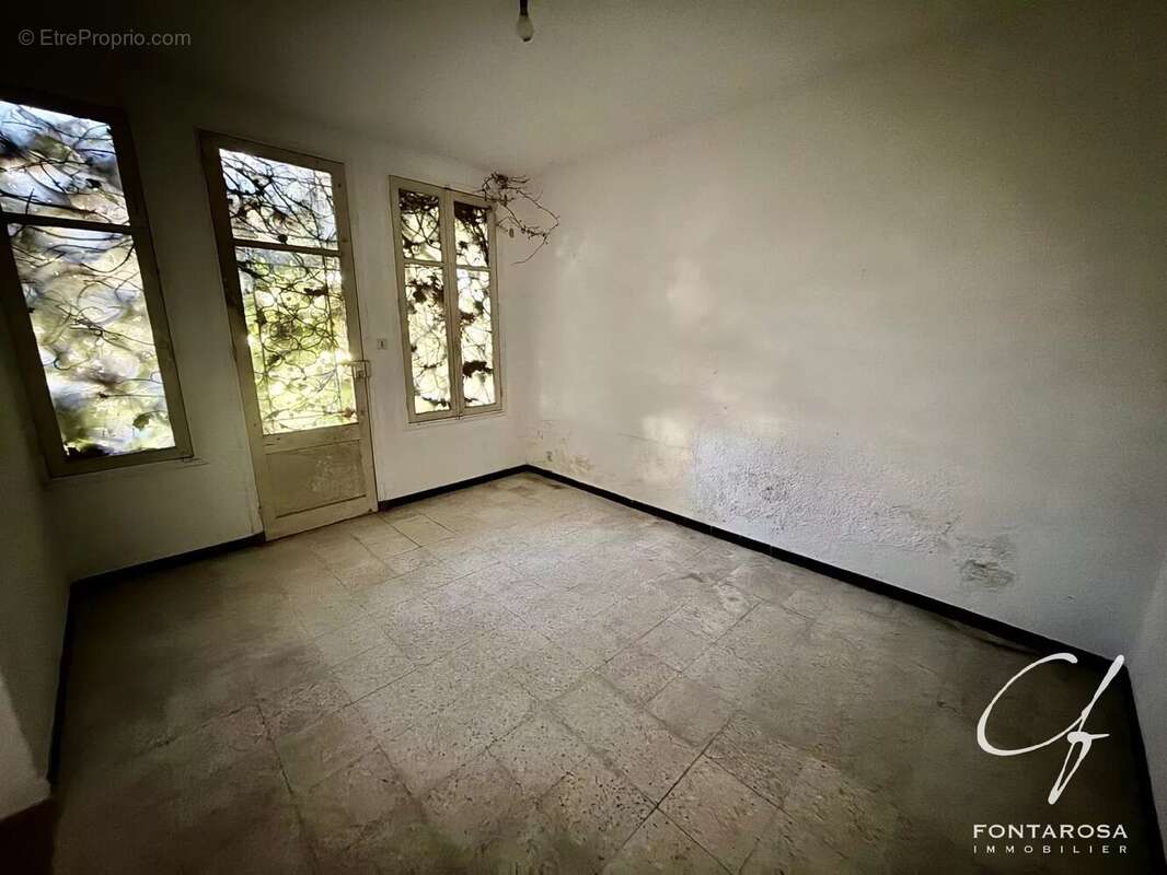 Maison à LE MUY