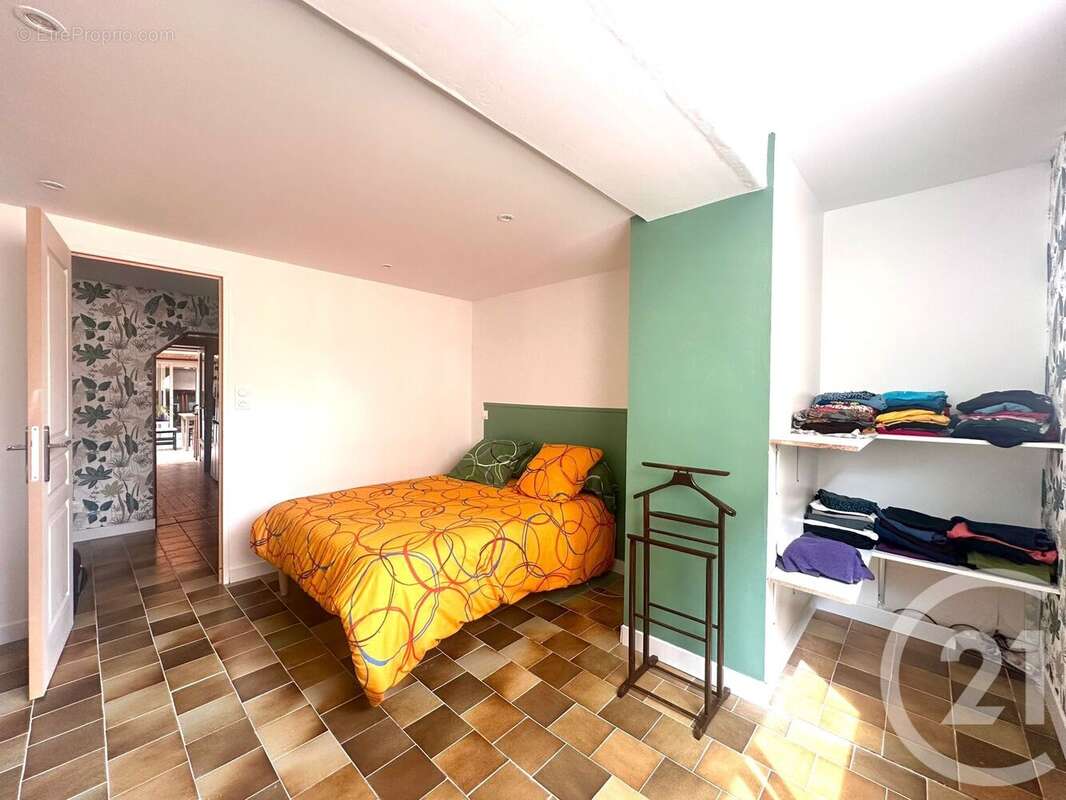 Maison à SAINT-YZAN-DE-SOUDIAC