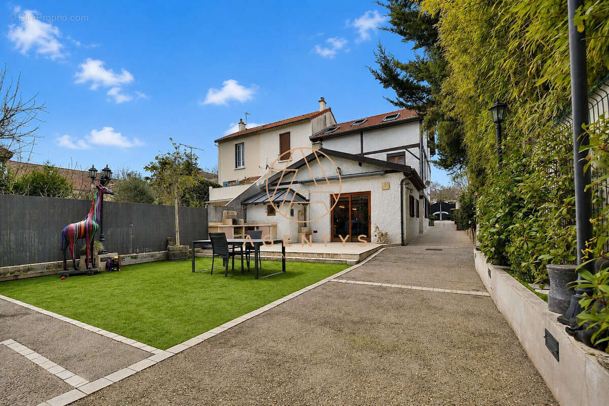 Maison à CHAMPIGNY-SUR-MARNE