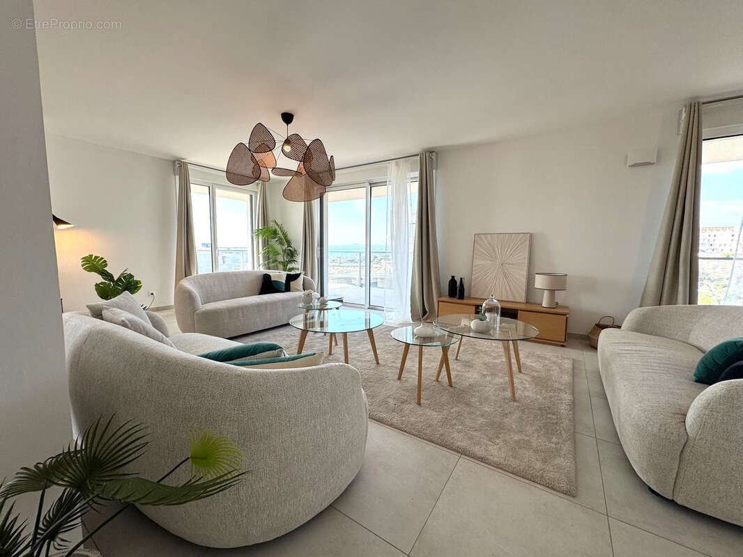Appartement à SAINT-LAURENT-DU-VAR