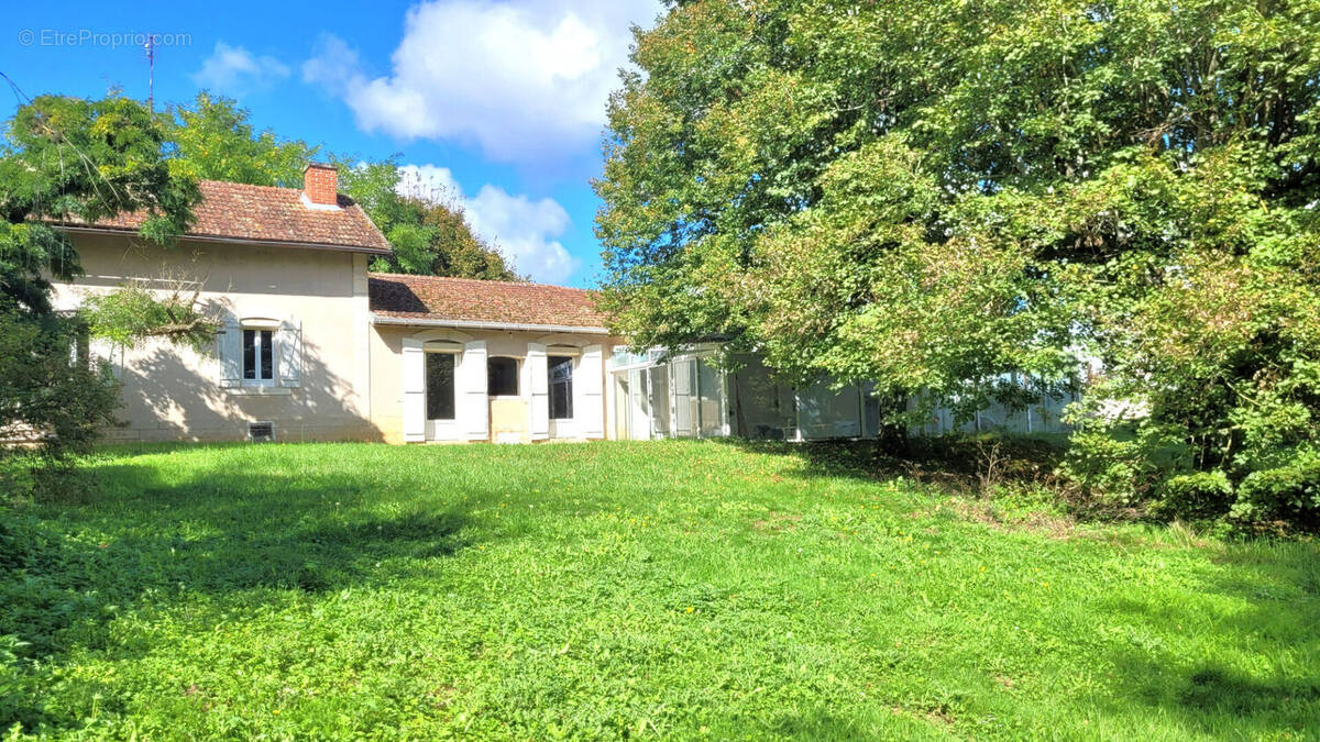 Maison à ESCAMPS