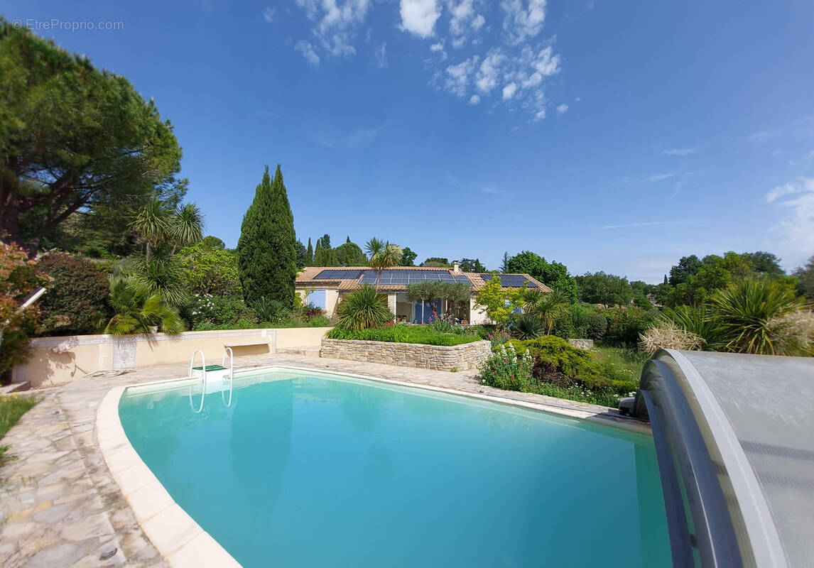 Maison à CRUVIERS-LASCOURS