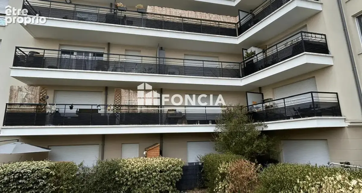 T3 56M2 Séjour, 2 chambres , balcon et place de Parking - photo 2