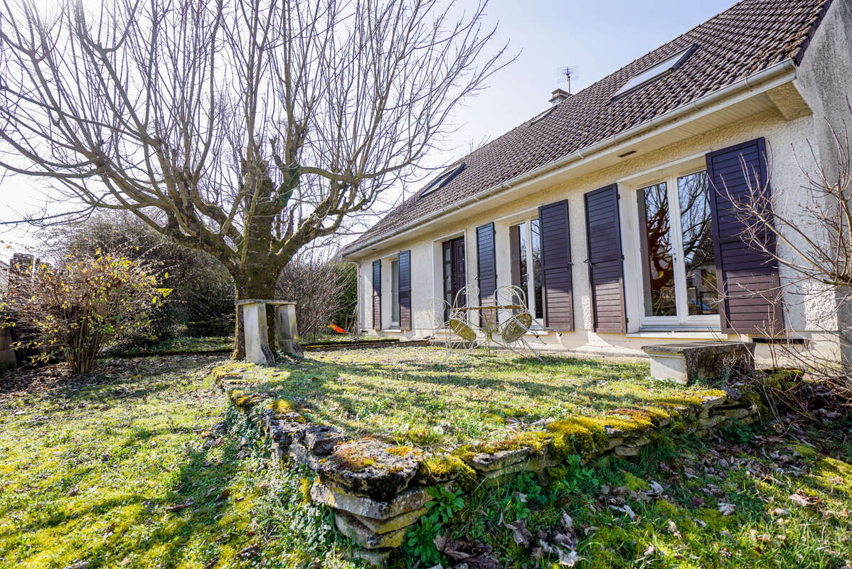 Maison independante 151m2 environ / 9 pieces / 4 chambres / terrain 730m2 environ - photo 3