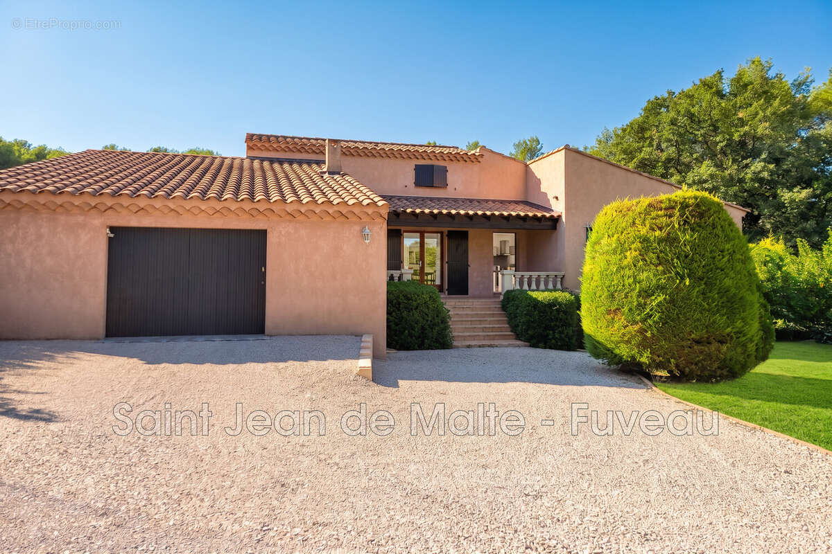 Maison 150 m² à Greasque  - photo 2