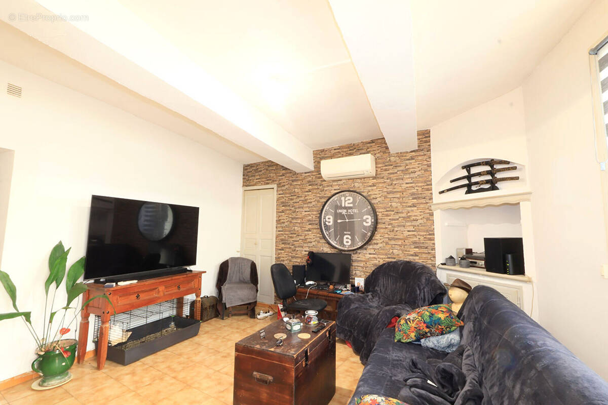 Appartement à MAUGUIO