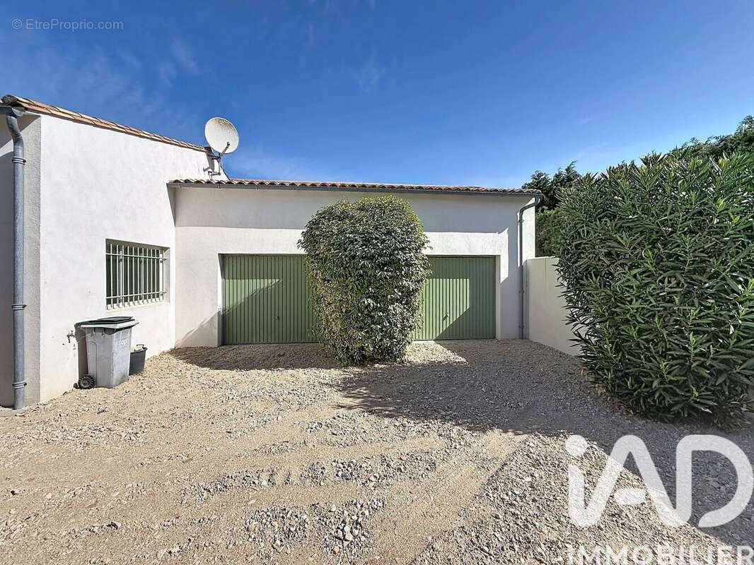 Appartement 198 m² à Loix  - photo 2