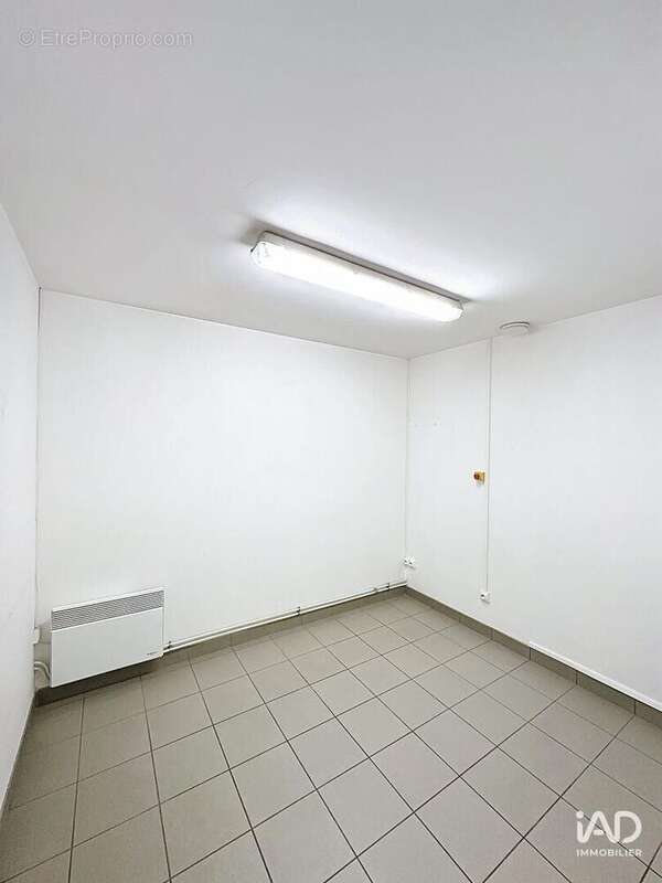 Photo 6 - Commerce à LA BOISSE