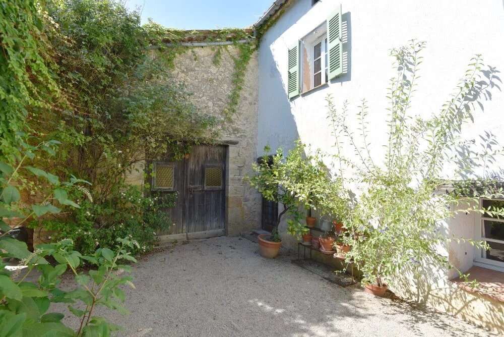 Maison à TOURRETTES