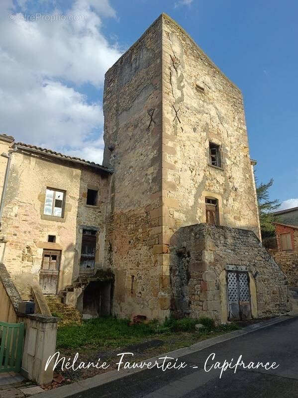 Maison à SAUVAGNAT-SAINTE-MARTHE