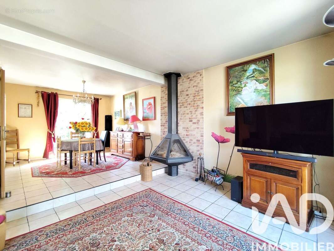 Maison 126 m² à La Ville-Du-Bois  - photo 8