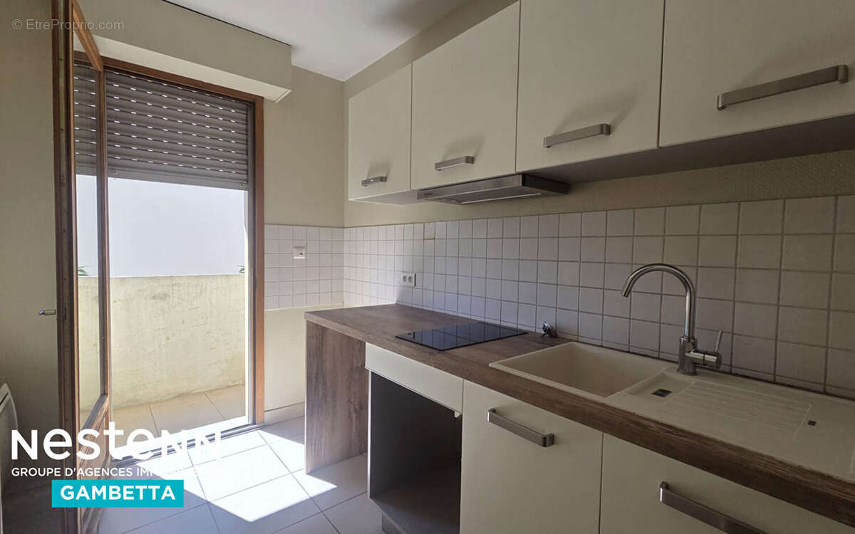 Appartement Montauban  T2, une chambre, une grande terrasse et un garage - photo 2