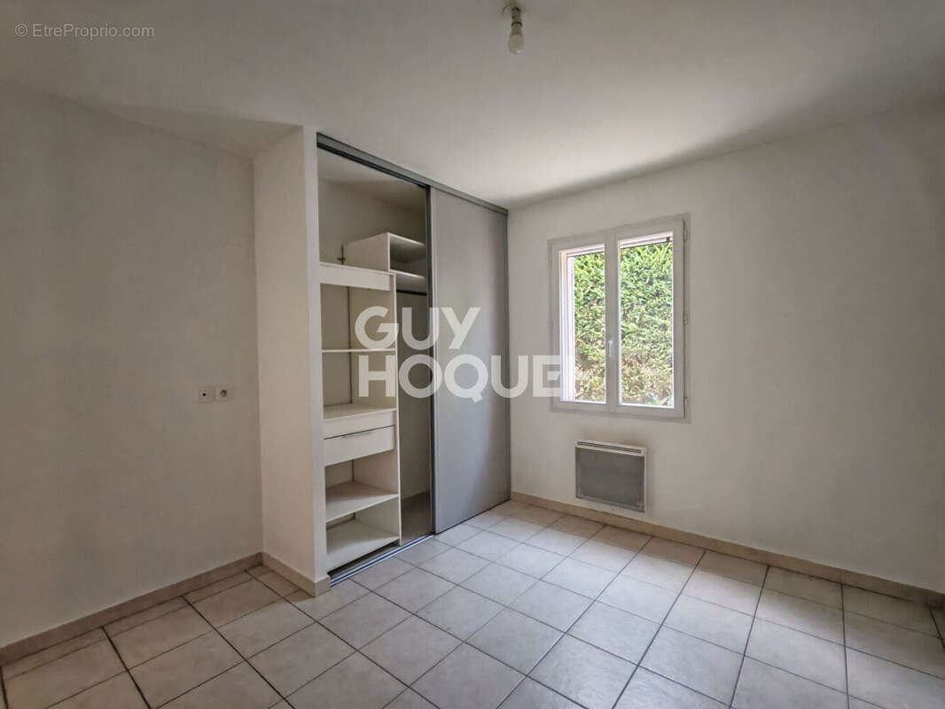 EXCLUSIVITÉ - Charmante maison de plain-pied de 2014 avec 3 chambres et garage à MONTEUX - photo 7