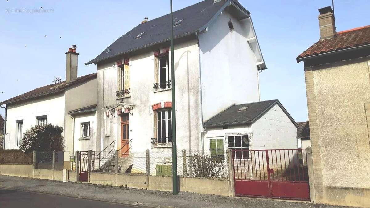 Maison à BUSSIERE-POITEVINE