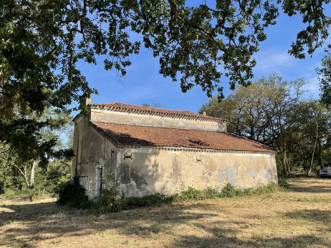 Limite Gers — Maison en pierre à rénover - photo 2