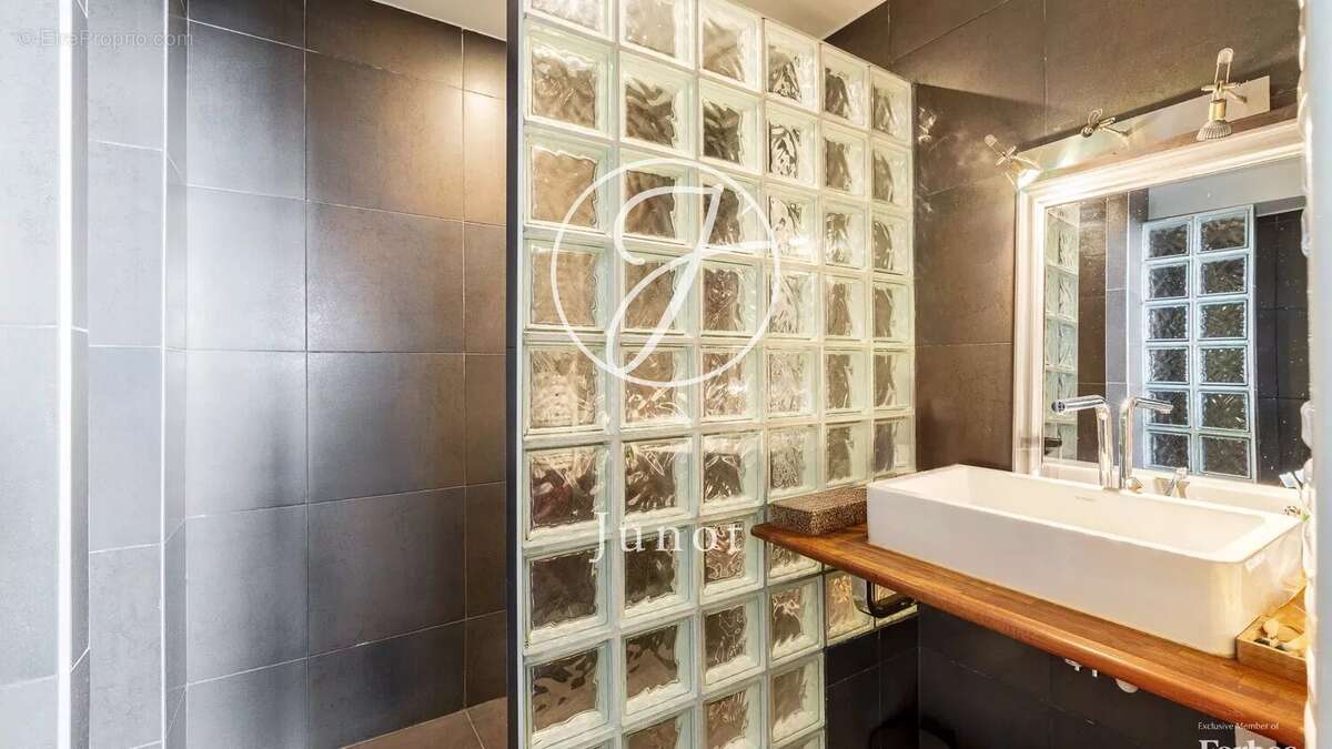 Appartement à PARIS-10E