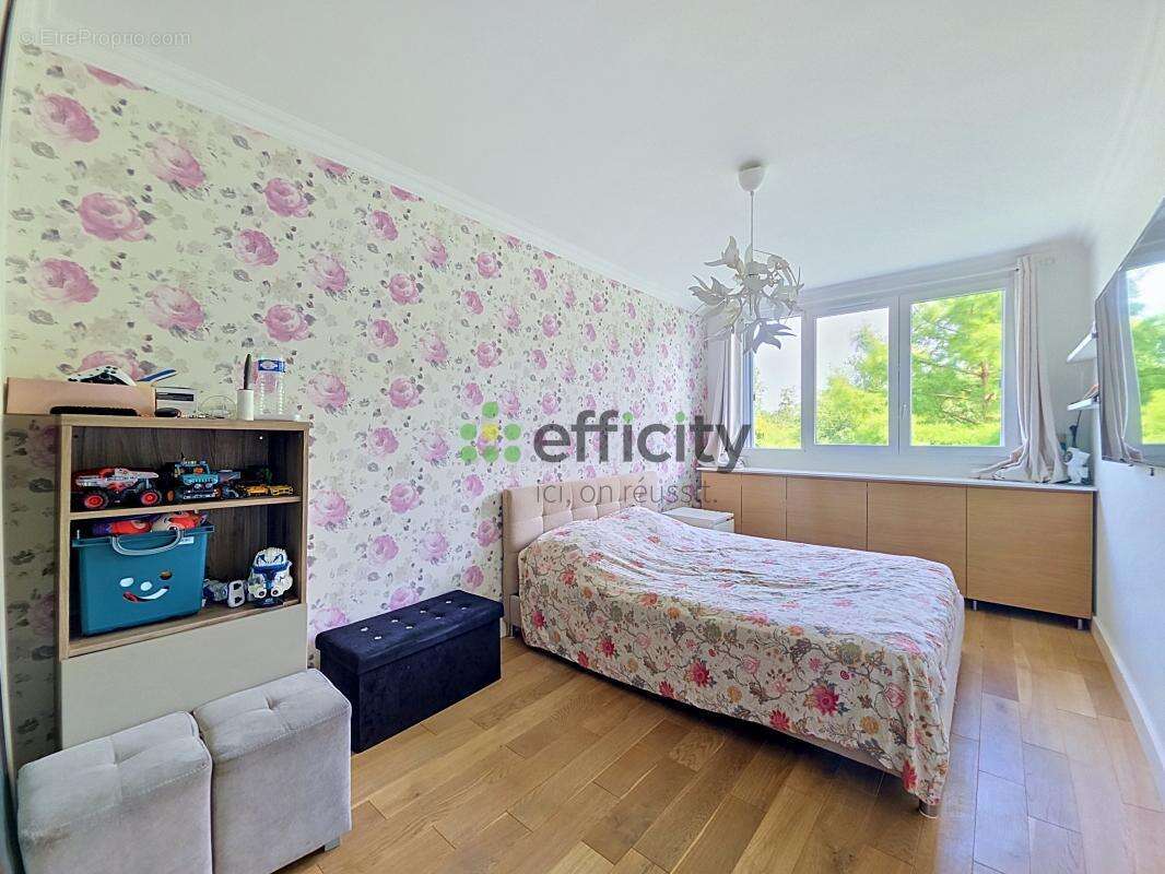 Appartement à LE PLESSIS-TREVISE