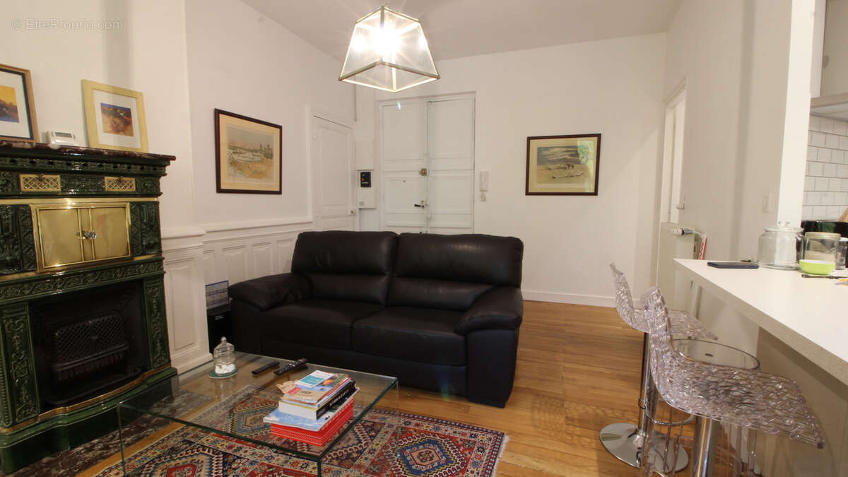 Bel appartement T2 avec ascenseur en centre-ville de Vichy avec cave et mansarde - photo 8