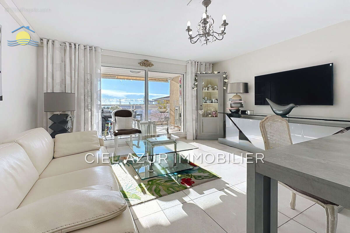 Appartement à VALLAURIS