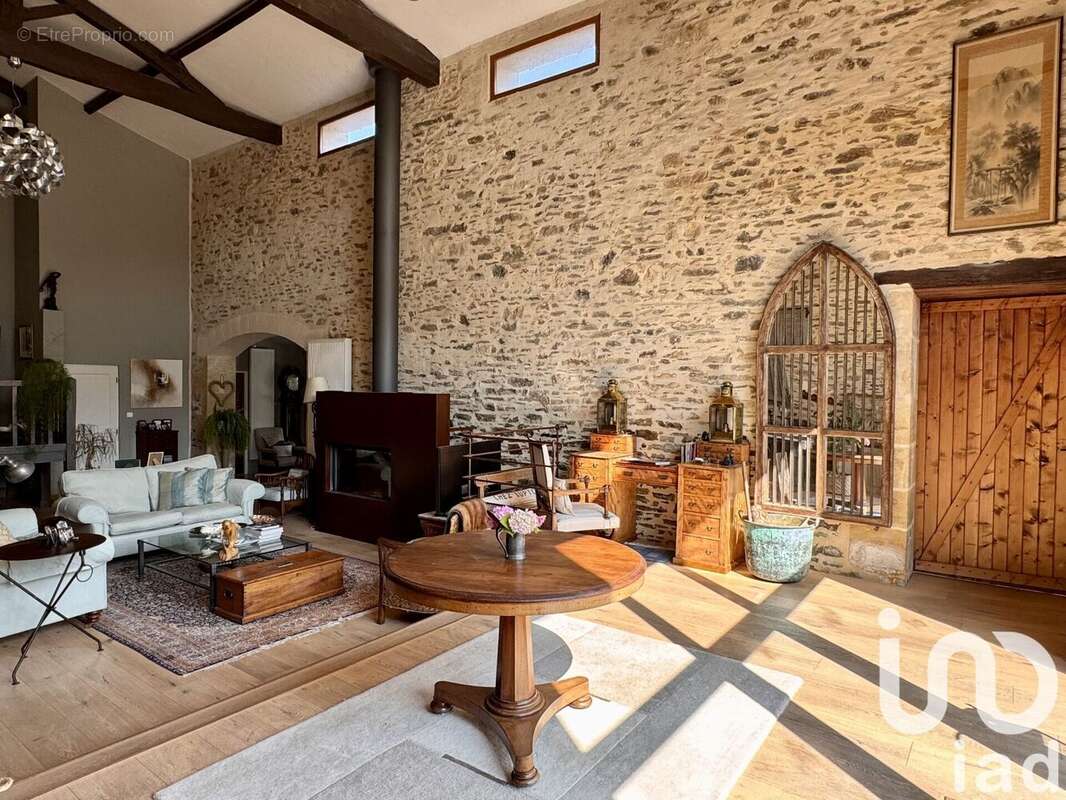 Maison 340 m² à Vouvant  - photo 6