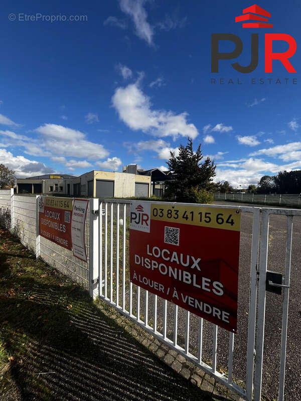 Commerce à GONDREVILLE