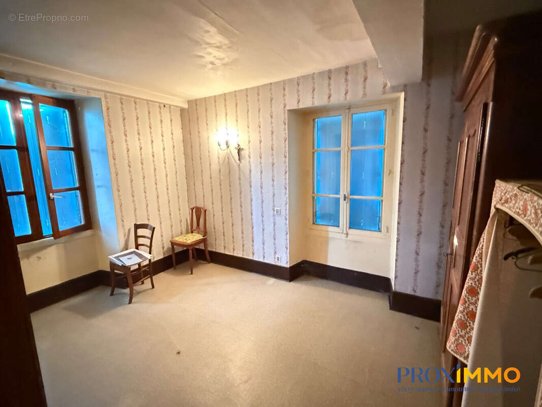 Maison 147 m² à Miribel-Les-Echelles  - photo 4