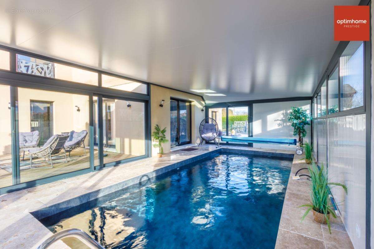 Magnifique maison contemporaine de 300 m² avec piscine intérieure et 5 chambres - photo 8