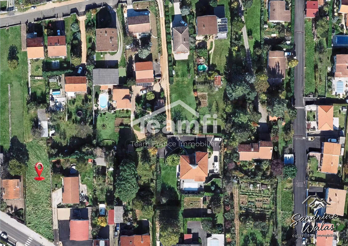 Terrain à LES MARTRES-DE-VEYRE