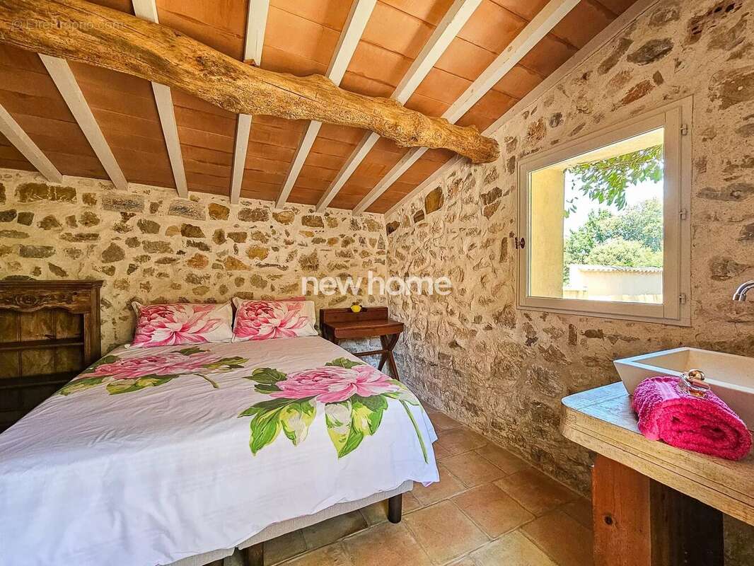 Magnifique bastide en pierre avec jardin clos et belle piscine avec cuisine d?été - photo 14
