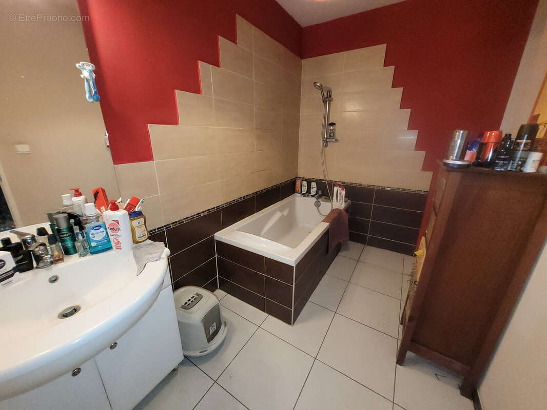 Salles d'Aude Villa de plain-pied SH 88 M2 type IV + garage et piscine sur terrain clos de 311 m2, expo sud. - photo 10