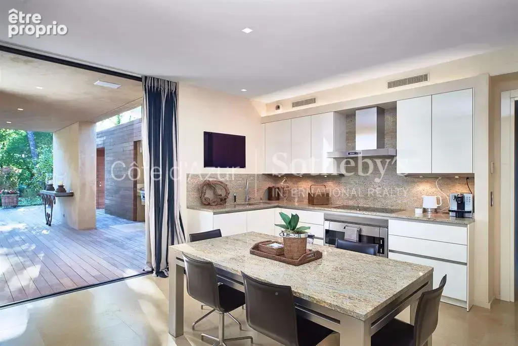 Terre Blanche, villa de plus de 500 m² avec cinq suites sur un parc de 9 585 m² - photo 19