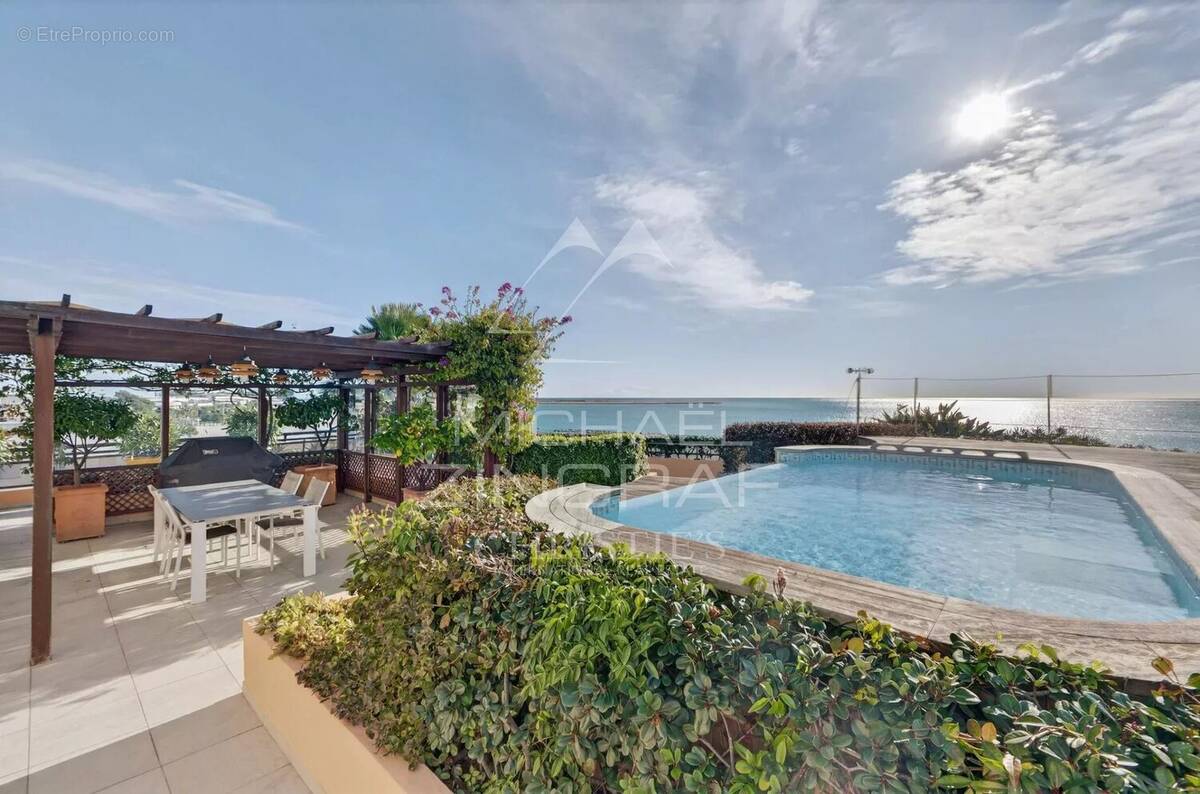 Appartement à SAINT-LAURENT-DU-VAR