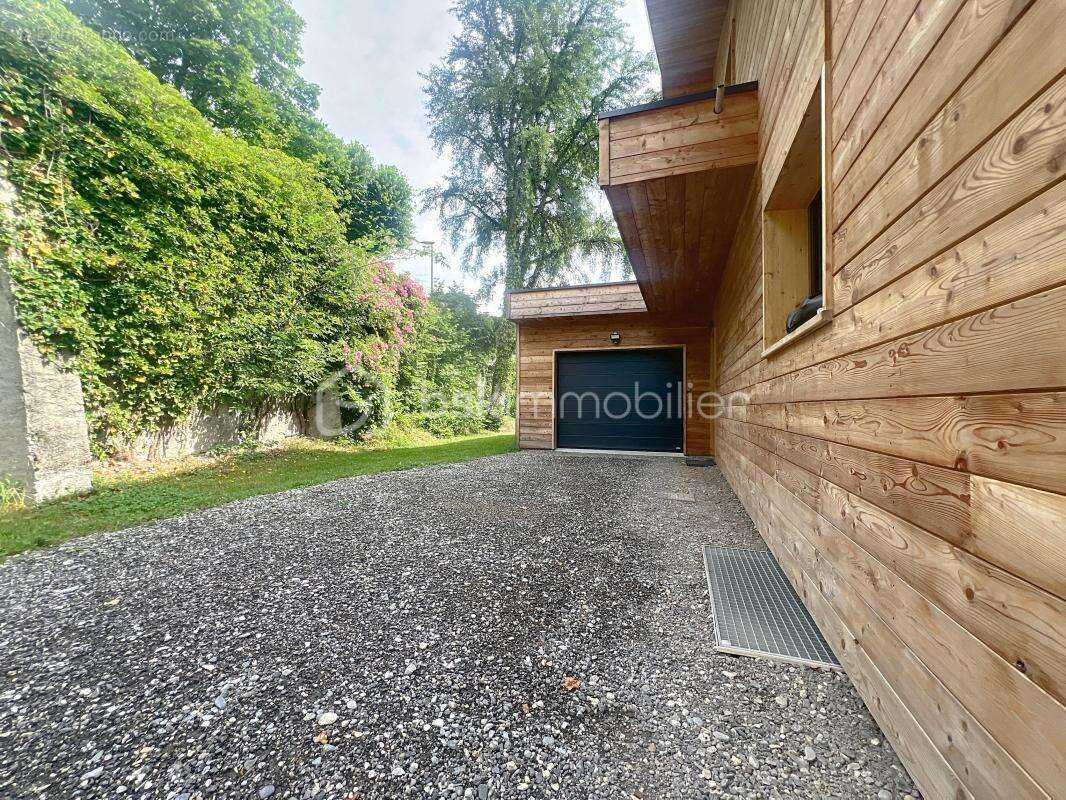 Maison à MEYLAN