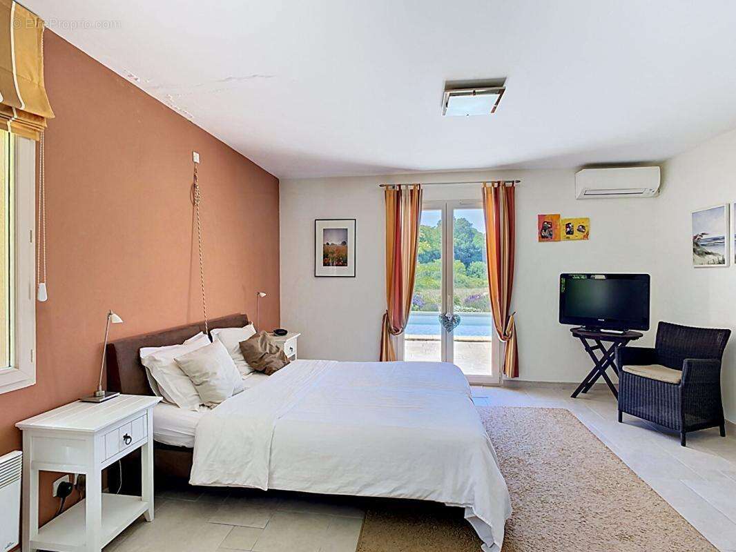 Belle maison contemporaine avec 4 chambres, piscine et garage - photo 11