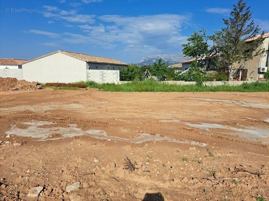 Terrain à POURRIERES