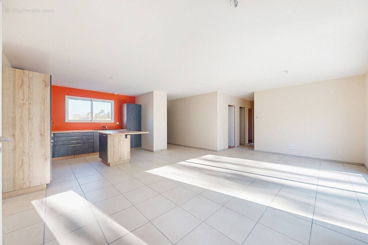 Maison 92 m² à Ussac  - photo 3